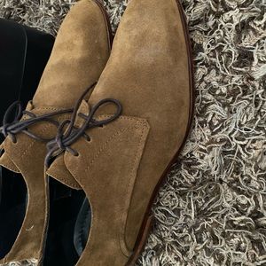 Men’s tan shoe
